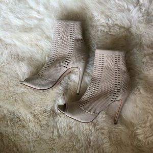 Steve Madden beige sock heels Sz 8